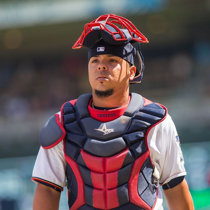 Estrellas anuncian receptor boricua Juan Centeno como importado