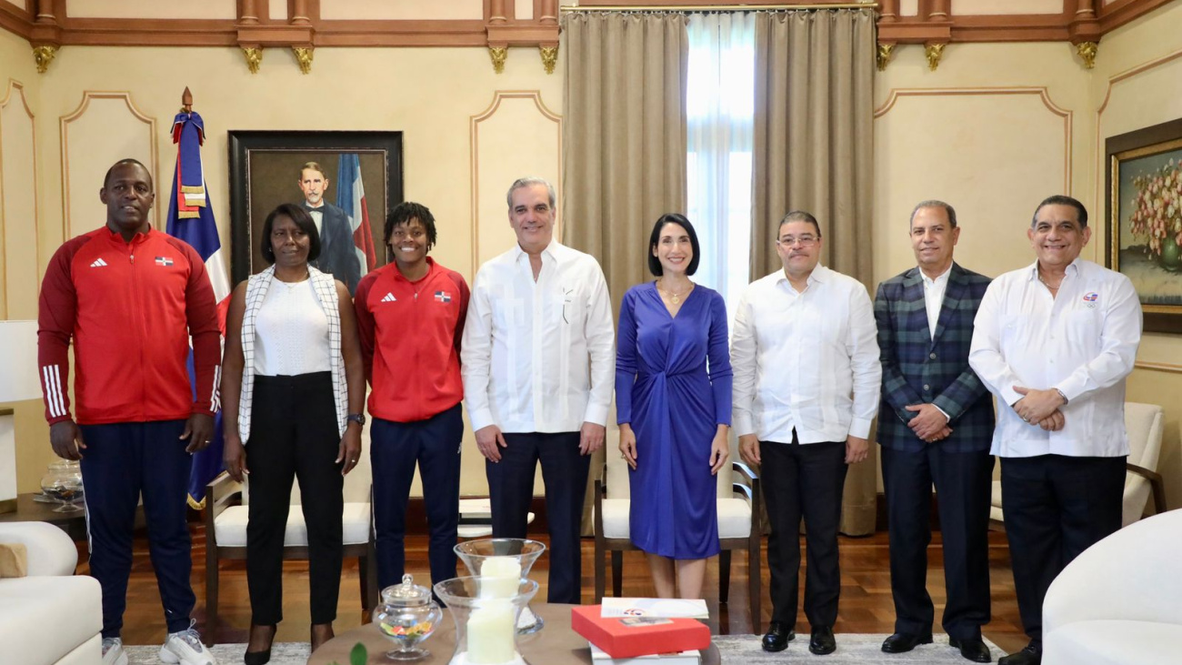 Presidente Abinader recibe en el Palacio Nacional a Marileidy Paulino.