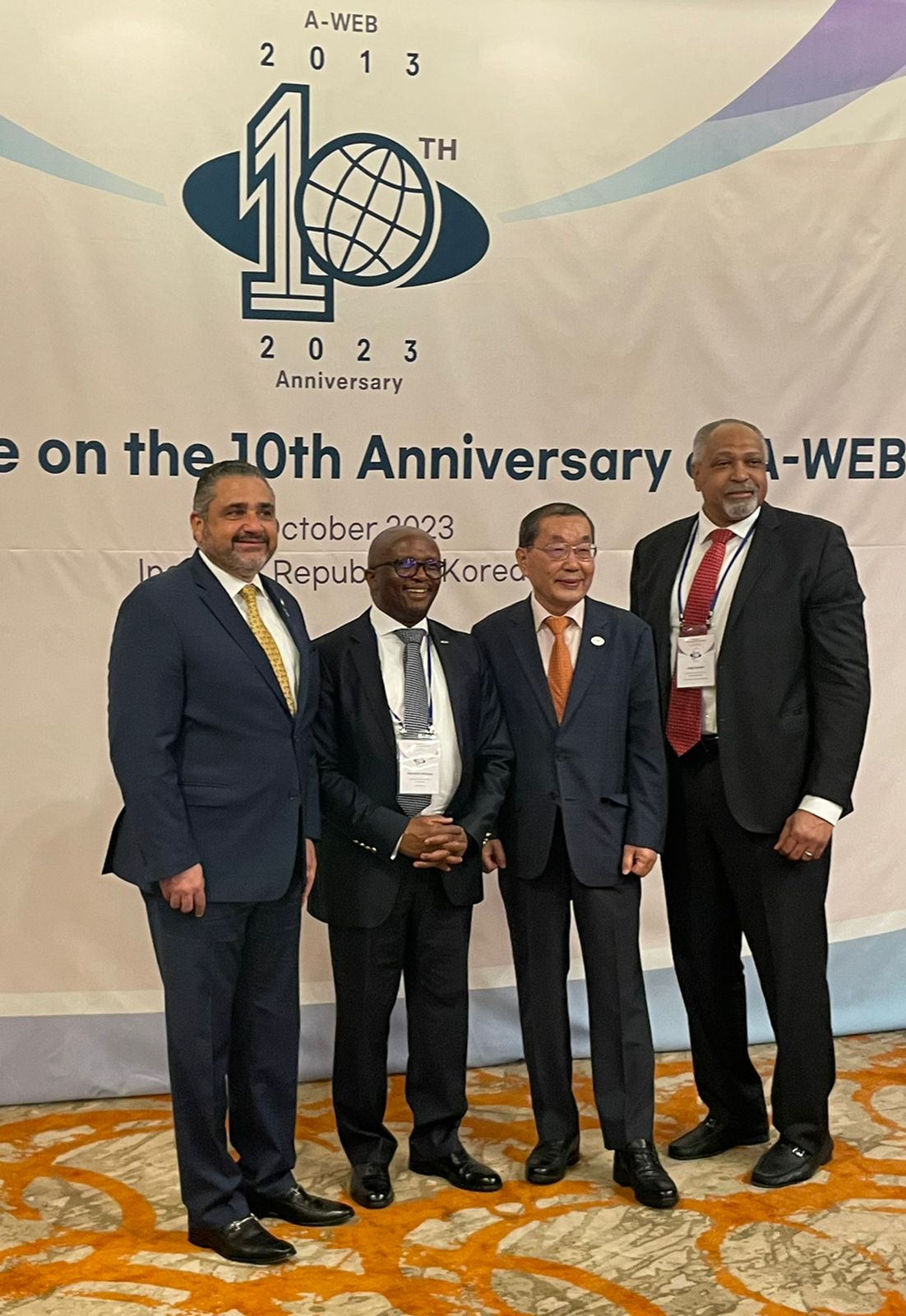 En la foto, desde la izquierda, el magistrado de la Junta Central Electoral, Samir Chami Isa; el presidente de la Comisión Electoral de Sudáfrica y presidente de la A-WEB, Mosotho Moepya; el Secretario General de esa entidad internacional, In-sim Jang, y el director de Relaciones Internacionales de la JCE, Jorge Suncar.