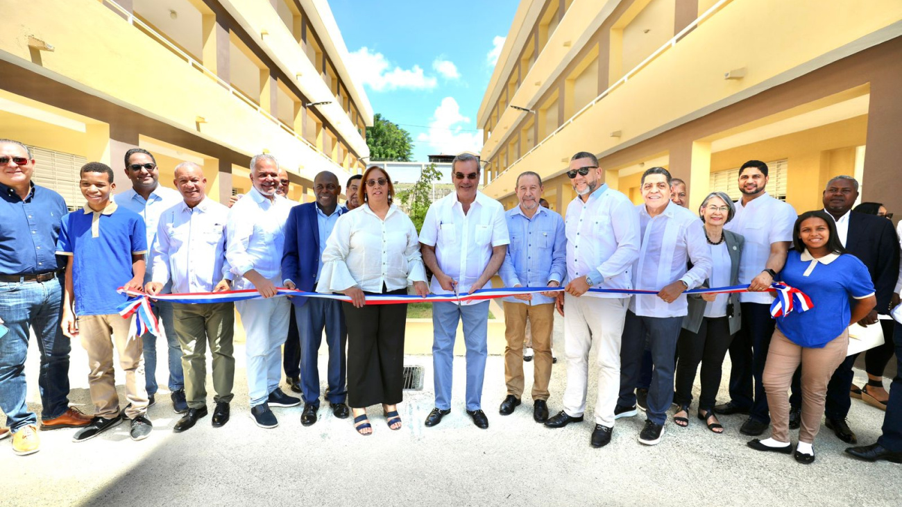 Presidente Abinader Inaugura Liceo En Villa Altagracia