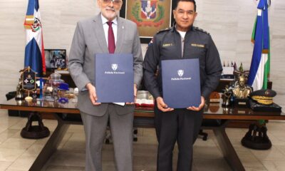 El mayor general Eduardo Alberto Then, director general policial y Vitelio Mejía Ortiz, presidente de LIDOM.