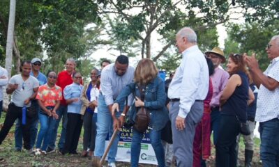 Foto 1 Momento Del Primer Picazo Para Dejar Iniciados Los Trabajos De La Feria Ecoturistica Y De Produccion En Sabana De La Mar.