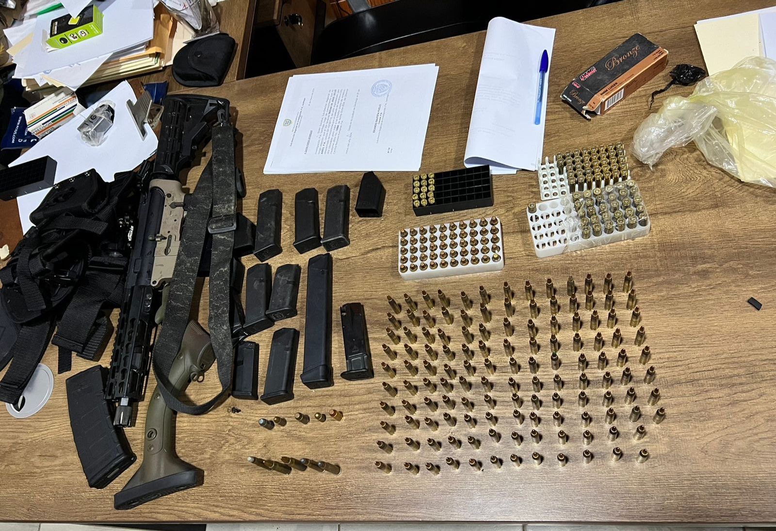 Foto Con Armas De Asaltantes