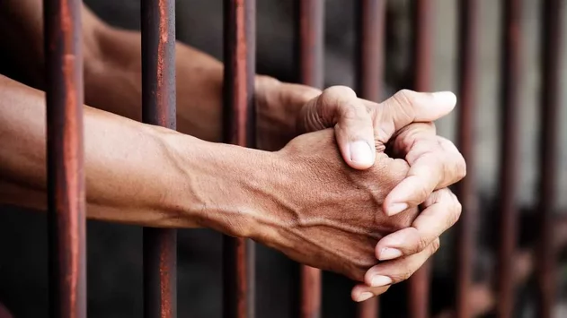Hombre En Prision