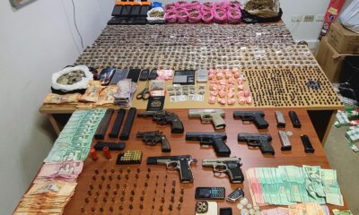Pistolas Revolveres Y Drogas