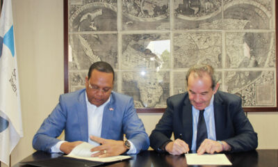 Director Ejecutivo De Pro Consumidor Eddy Alcantara Y El Secretario General Iberoamericano Andres Allamand Firman Acuerdo