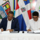Foto 1 El Difrecgor De Pro Consumidor Eddy Alcantara Y El Alcalde De Santo Domingo Este Dio Astacio Firman El Acuerdo.1