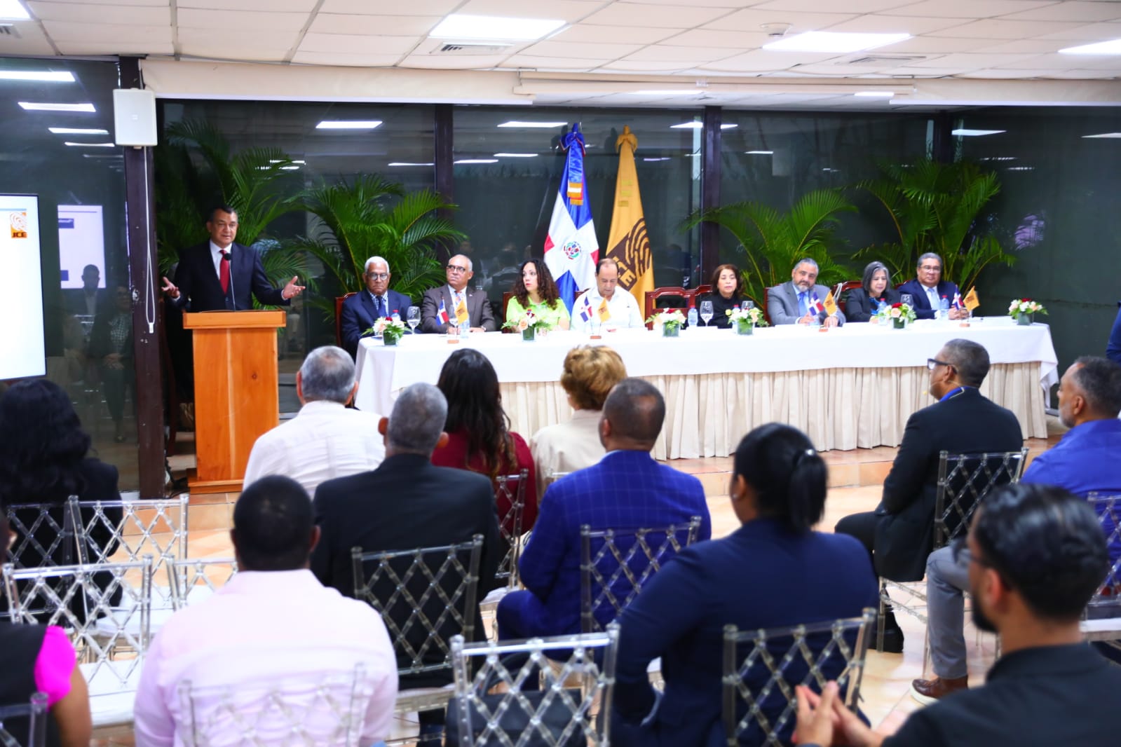 3. Presidente De La JCE Y De La Junta De Regentes Del IESPEC Se Dirige Al Publico