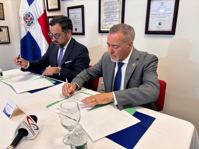 FOTO CONVENIO CON USIL