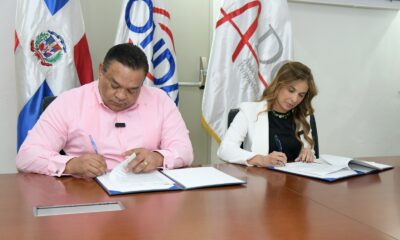 Jose Ruben Gonell Cosme Y Alejandra Valdez Espaillat Suscribieron El Acuerdo