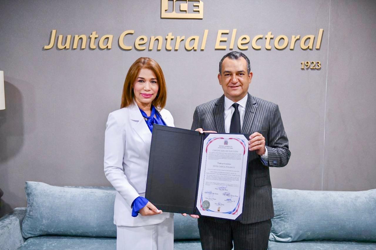 Foto Entrega De Certificado A La Diputada Silvia Garcia