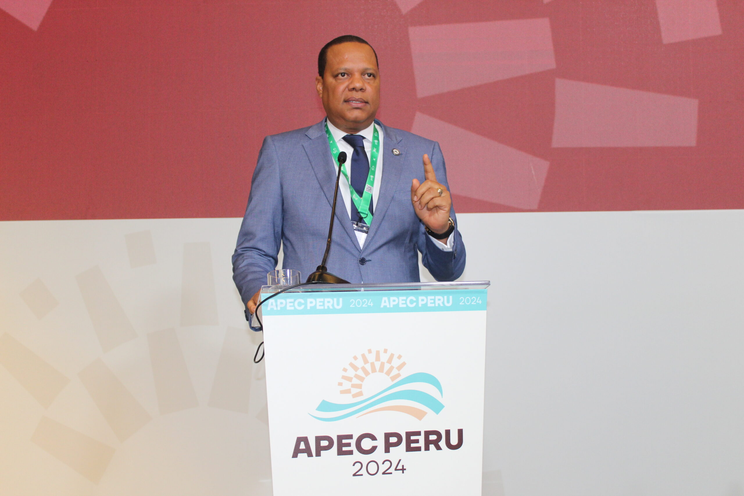 Foto Lima Peru. El Director De Pro Consumidor Eddy Alcantara Habla En La Conferencia De Paises Asia Pacifico Scaled