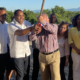 Foto 1 El Alcalde De Neiba Yadel Subervi Y El Presidente Fundador De La Fundacion Ciencia Y Arte Jose Serulle Ramia Dan El Primer Palazo