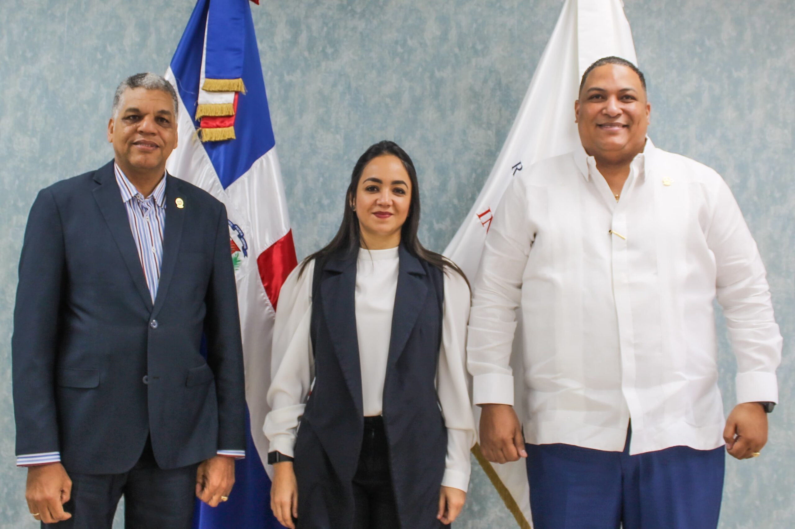 Foto El Presidente Del PARLACEN Ramon Emilio Goris Y El Secretario Del Foro Eddy Antonio German Junto A La Ministra De Interior Y Policia Faride Raful Scaled
