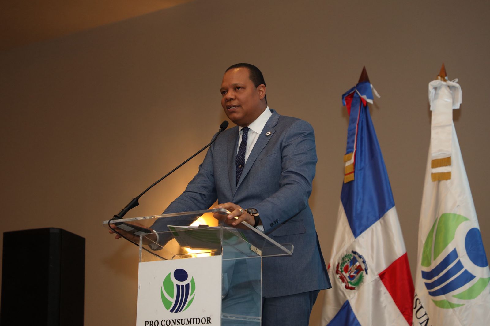 Foto 1 El Director De Pro Consumidor Dr. Eddy Alcantara Habla En El Acto De Aniversario De La Institucion Celebrado Este Martes