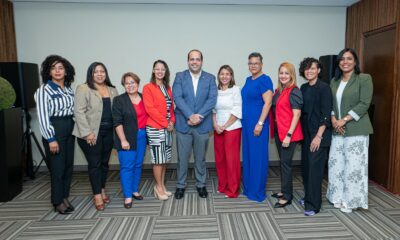 Leandro Villanueva Junto A Personal De La DIGEMAPS
