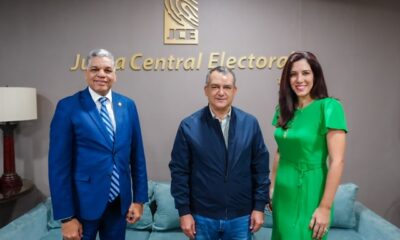 Foto El Presidente De La Junta Central Electoral Roman Jaquez Liranzo Junto A Los Diputados Del PARLACEN Ramon Emilio Goris Y Krimilda Acosta