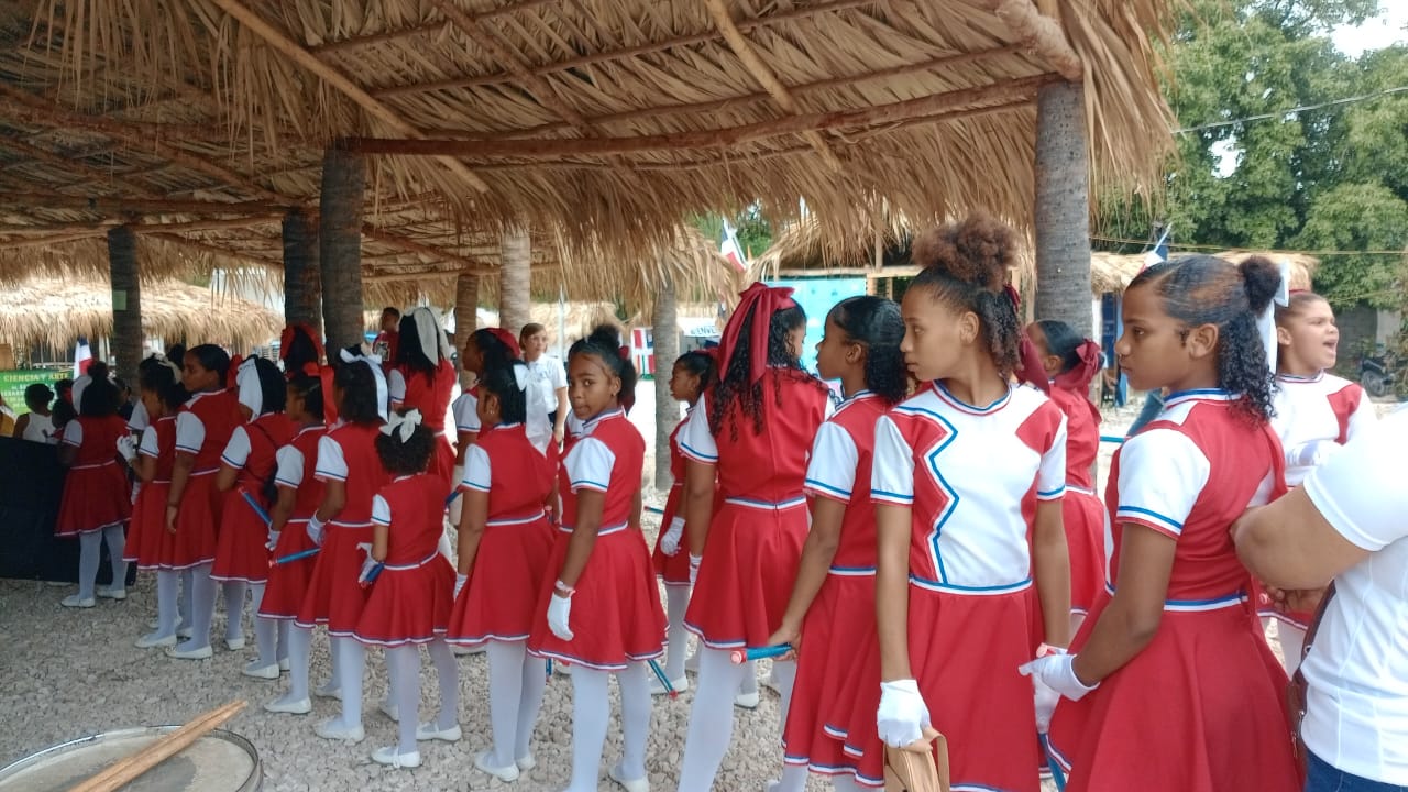 Foto Estudiantes En La Feria Ecoturistica Y De Produccion Que Se Celebra En Neiba