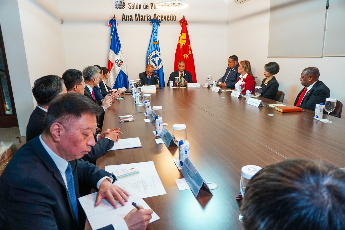 Foto Reunion De Diputados Del PARLACEN Con Miembros De La Asamblea Popular Nacional De China