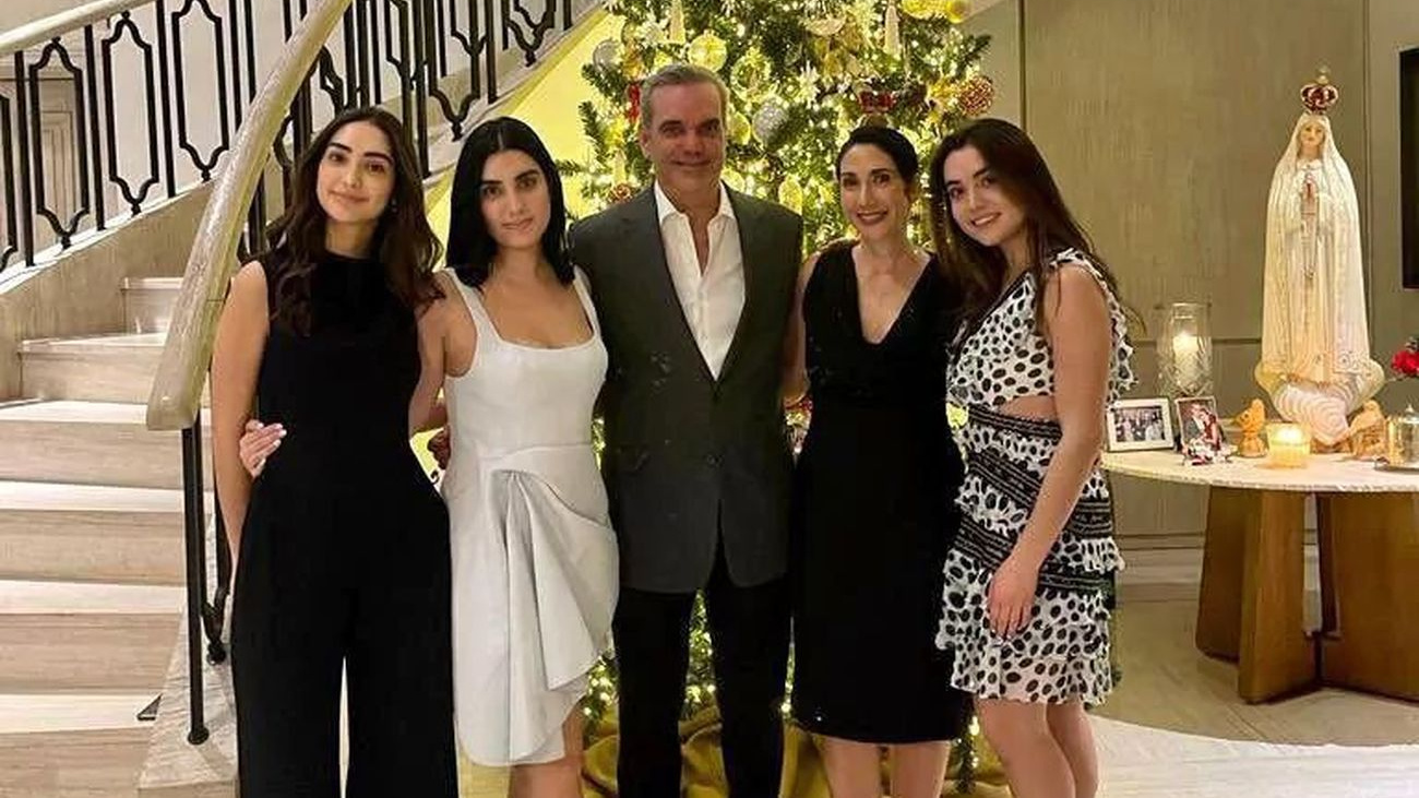 ABINADER CON SU FAMILIA