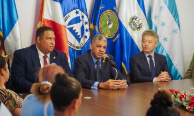 Foto 1 El Diputado Ramon Emilio Goris Habla En El Acto Inaugural Del Plan De Apoyo A Emprendedores Informales. A Su Lado El Embajador De China Chen Luning.