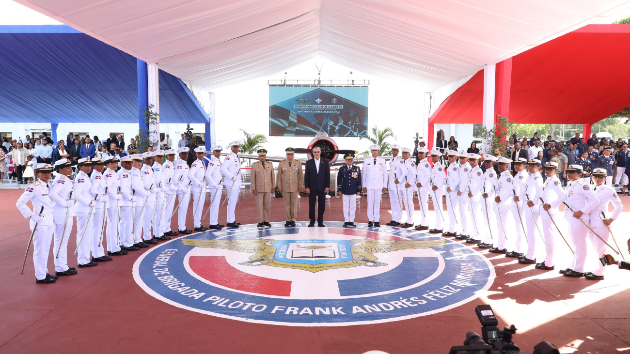 Presidente Abinader Con Cadetes