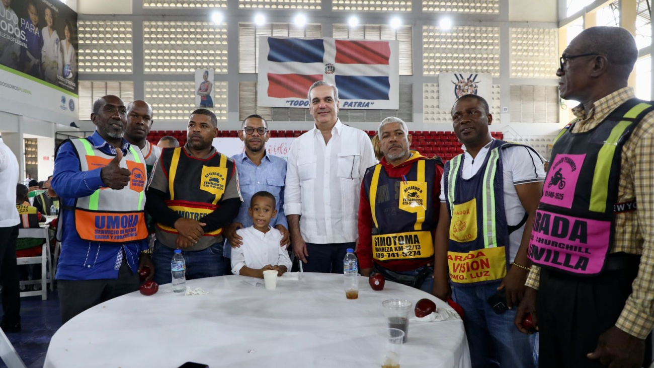 Presidente Abinader Con Motoconchistas