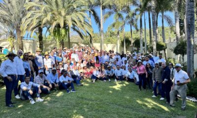 ABEL MARTINEZ JUNTO A DIRIGENTES DEL PLD