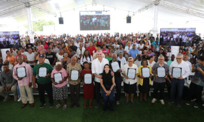 Presidente Entraga Titulos De Propiedad
