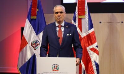 1. Cesar Olmos Corletto Encargado De Negocios A.i