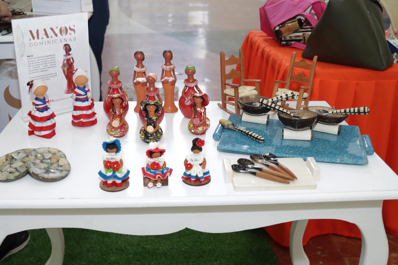 Artesanias De Manos Dominicanas En Congreso Alas RD Caribe
