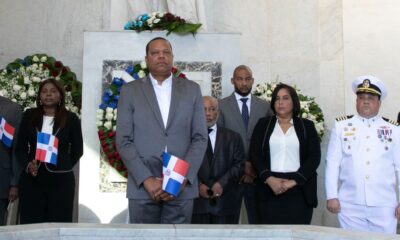 El Director Ejecutivo De Pro Consumidor Eddy Alcantara Encabeza Una Ofrenda Floral En El Altar De La Patria Con Motivo De La Independencia Nacional