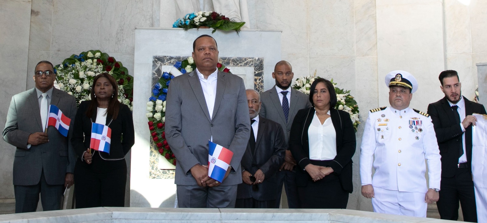 El Director Ejecutivo De Pro Consumidor Eddy Alcantara Encabeza Una Ofrenda Floral En El Altar De La Patria Con Motivo De La Independencia Nacional