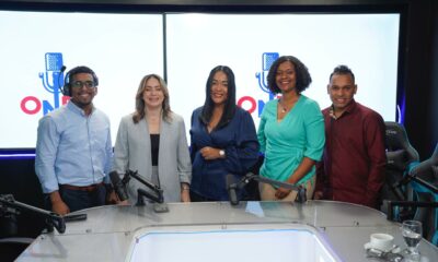 Parte Del Equipo De La Direccion De Comunicacion De Superate Y Gloria Reyes En El Programa Radial Onda Superaate