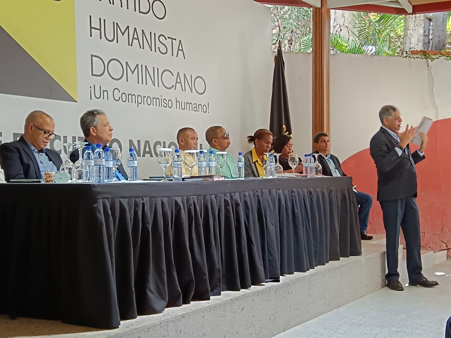 Foto El Presidente Del PHD Ramon Emilio Goris Habla En La Asamblea Del Comision Ejecutiva Nacional