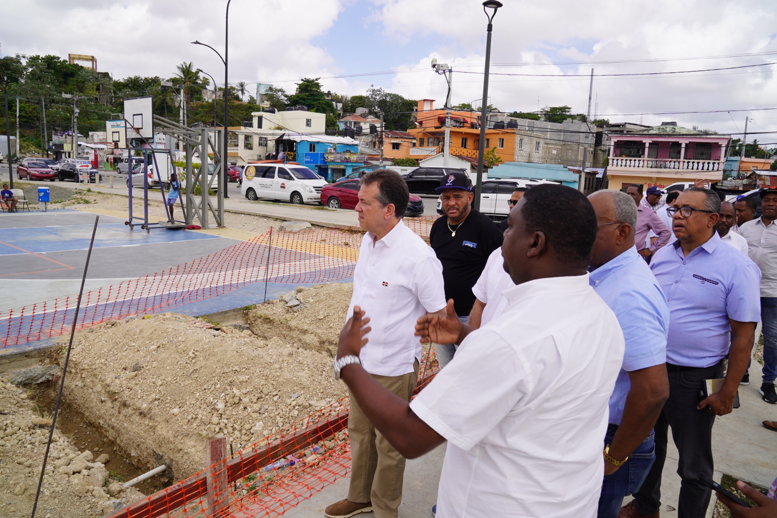 Ministro Ito Bisono Supervisa Obras En Cinega Distrito Nacional