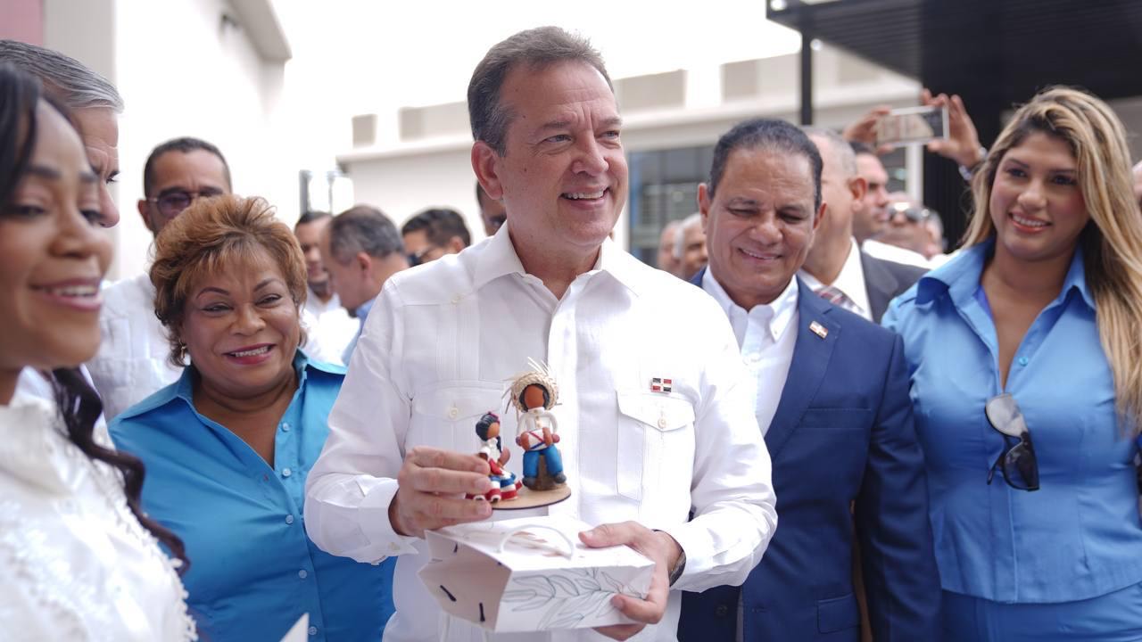 Ministro Ito Bisono Y Emprendedores