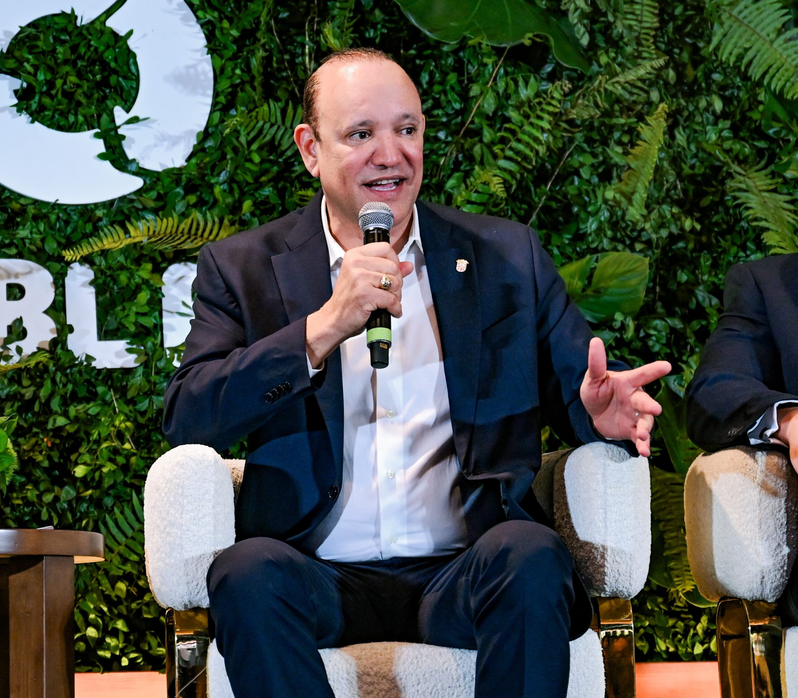 Alcalde Ulises Rodriguez Durante Su Intervencion En El Panel De La Expo Sostenible 2025 Scaled