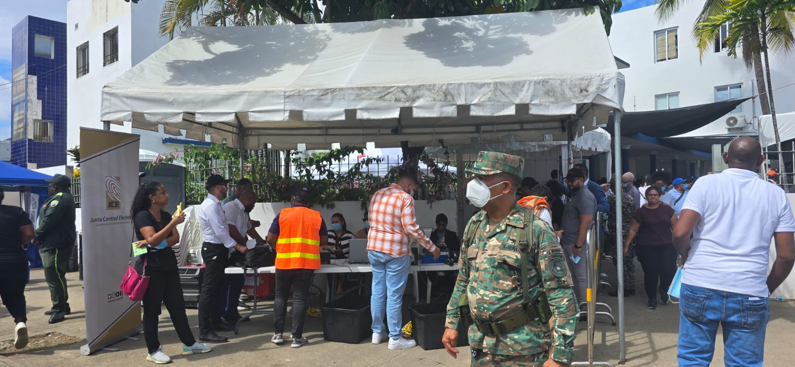 Carpa De La JCE Instalada En Patologia Forense