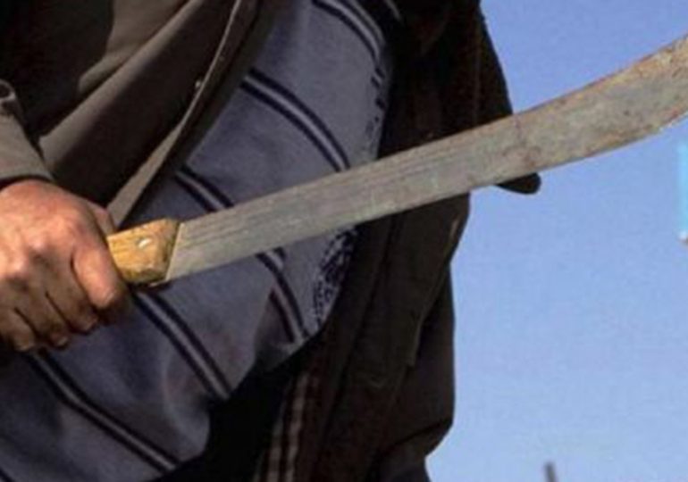 Hombre Con Un Machjete