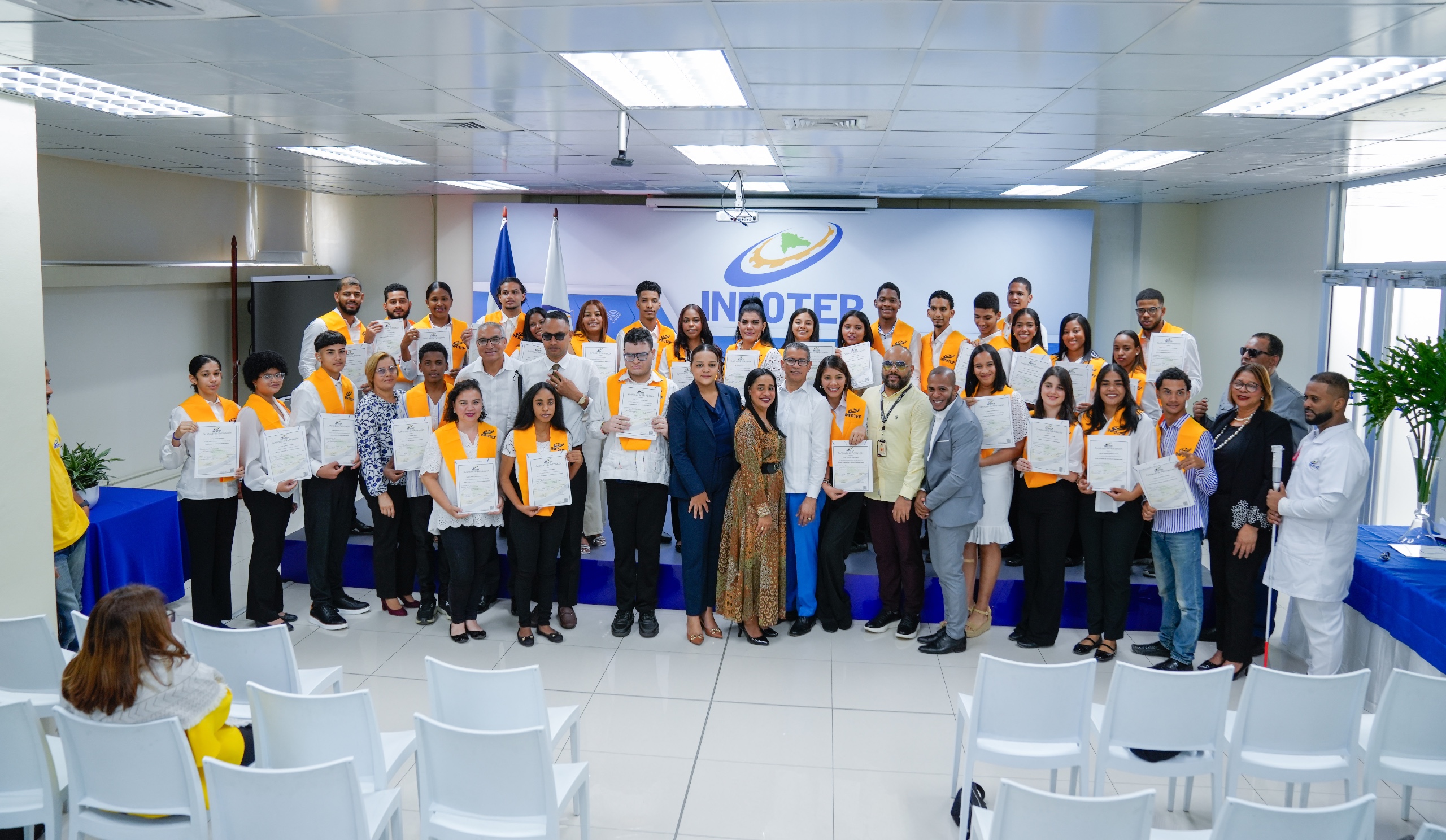 INFOTEP Certifica A 36 Adolescentes Con Discapacidad Auditiva