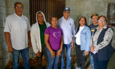 Foto El Diputado Ramon Emilio Goris Y Parte Del Equipo Del Trabajo Del Programa Cambio De Piso De Tierra Por Cemento