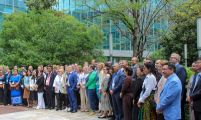 Foto Washington. El Director Ejecutivo De Pro Consumidor Y Presidente Del ICPEN Eddy Alcantara Centro Detras Junto A Sus Homologos De Los Cinco Continentes Reunidos En Esta Capital