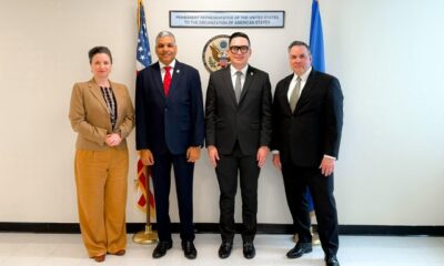 Foto Washington. Los Diputados Carlos Hernandez Y Ramon Emilio Goris Junto A Los Funcionarios Del Departamento De Estado