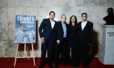 DOCUMENTAL. Rene Fortunato Junto A Sus Hijos Diego Y Rene Alejandro Y Su Esposa Matty Vasquez