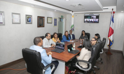 El Director Ejecutivo De Pro Consumidor Eddy Alcantara Y El Director De Digemaps Leandro Villanueva En La Reunion Que Sostuvieron Con Ejecutivos De La Empresa Colgate Palmolive