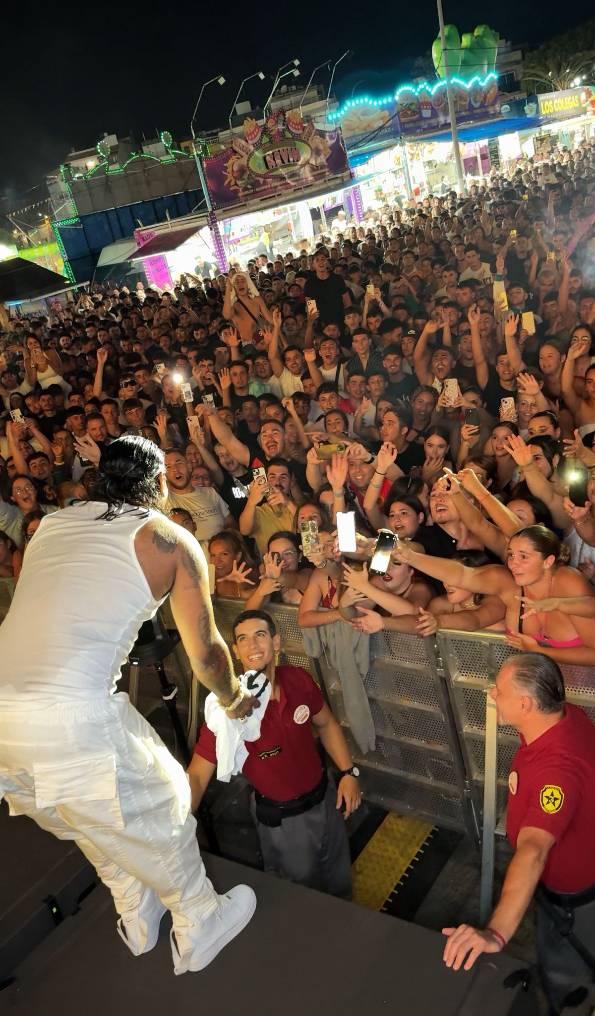 Omega Fue Recibido Por Un Publico Euforico En Gran Canaria