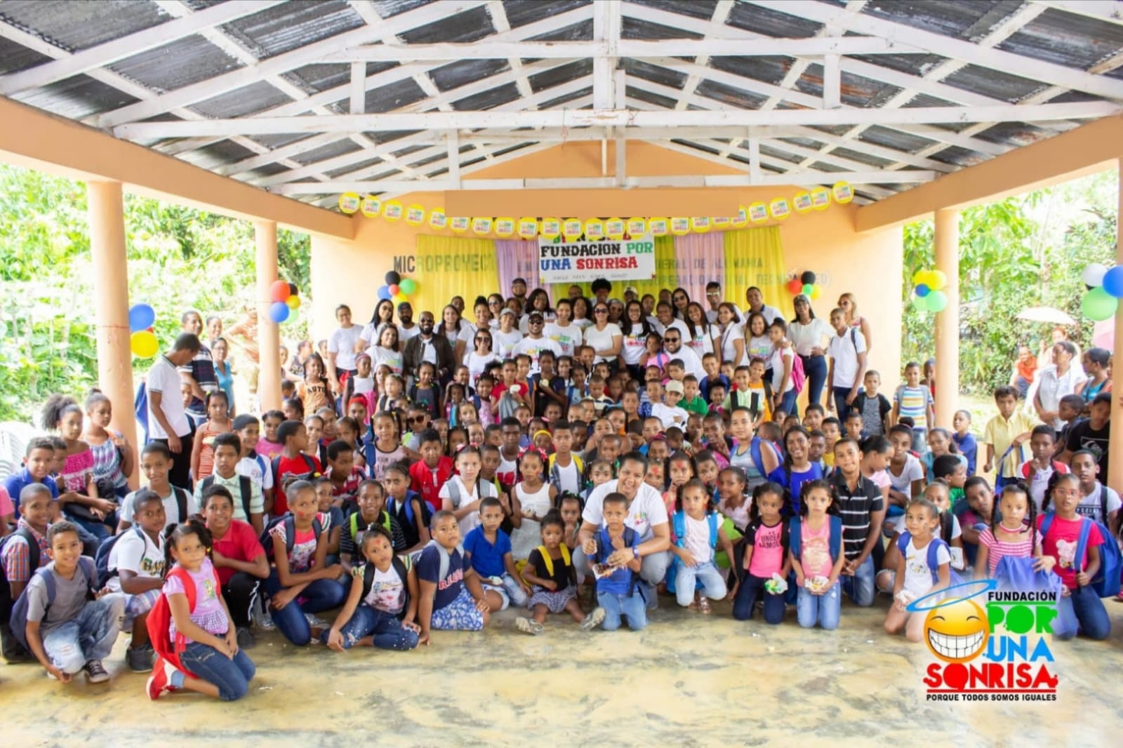 Foto Jornada De Entrega De Utiles Escolares