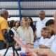 Directora General De La Direccion De Desarrollo Social Superate Gloria Reyes Conversa Con Uno De Los Beneficiarios Del Programa Gubernamental De Proteccion Social