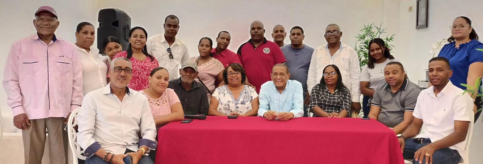 Foto Fiquito Vasquez En La Reunion Que Encabezo En Barahona